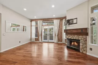 Photo #4: 260007059 Listing