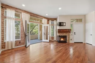 Photo #5: 260007059 Listing