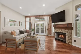 Photo #6: 260007059 Listing