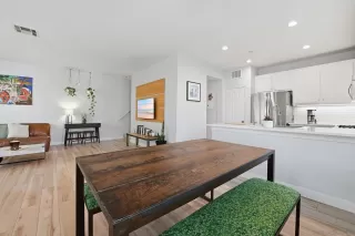 Photo #5: 260007102 Listing