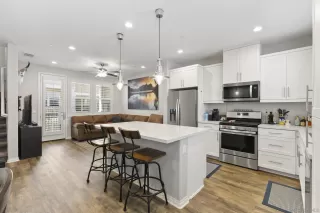 Photo #5: 260007116 Listing