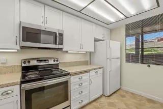 Photo #3: 260007360 Listing