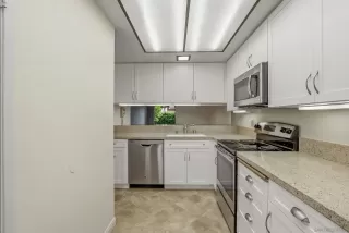 Photo #4: 260007360 Listing