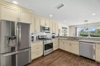 Photo #6: 260007420 Listing