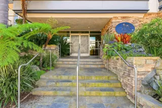 Photo #3: 260007456 Listing