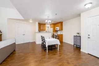 Photo #2: 260007471 Listing