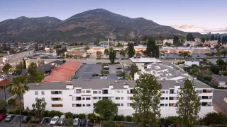 Browse active condo listings in LAKE VIEW HYDE PARK