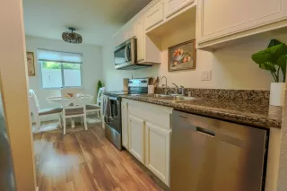 Photo #3: 260007622 Listing 