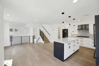 Photo #2: 260007764 Listing 