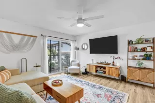 Photo #3: 260007890 Listing