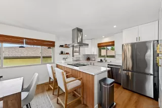 Photo #3: 260008012 Listing