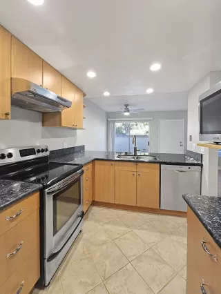 Photo #5: 260008023 Listing