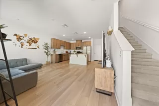 Photo #5: 260008055 Listing