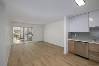 Photo #3: 260008061 Listing