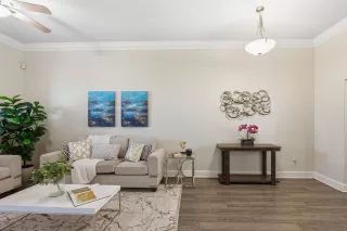 Photo #2: 260008169 Listing