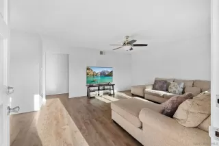 Photo #2: 260008183 Listing