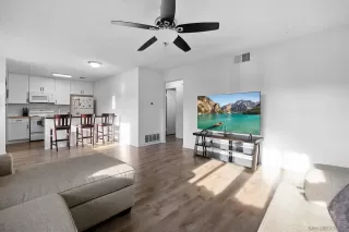 Photo #3: 260008183 Listing