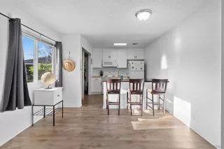 Photo #4: 260008183 Listing