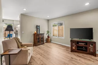 Photo #3: 260008194 Listing 