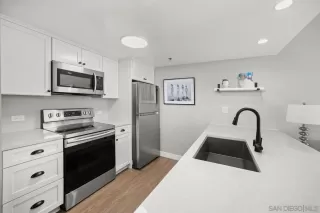 Photo #2: 260008212 Listing 