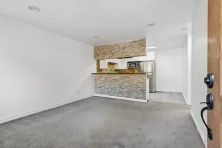 Photo #2: 260008232 Listing