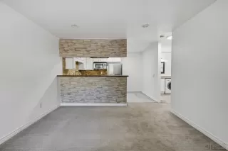 Photo #3: 260008232 Listing