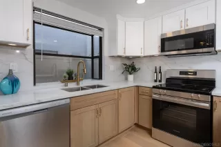 Photo #2: 260008251 Listing