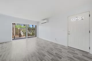 Photo #2: 260008262 Listing