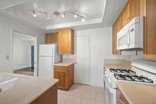 Photo #5: 260008364 Listing