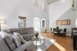 Photo #3: 260008366 Listing