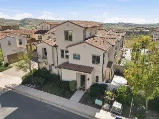 Photo #1: 260008408 Listing