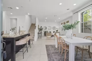 Photo #4: 260008408 Listing