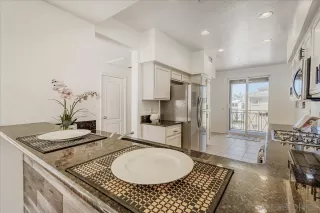 Photo #5: 260008413 Listing 