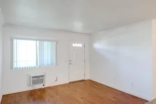 Photo #4: 260008416 Listing 