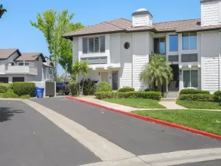 Photo #2: 260008454 Listing 