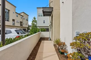 Photo #5: 260008498 Listing