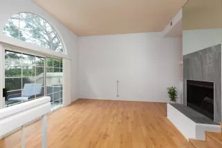 Photo #3: 260008505 Listing