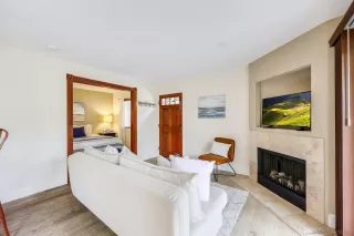 Photo #4: 260008538 Listing