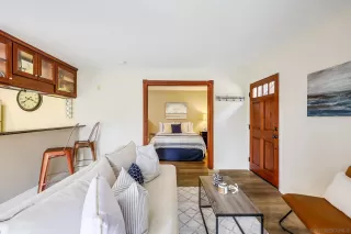 Photo #5: 260008538 Listing