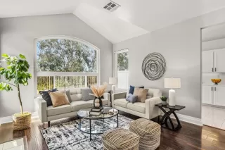 Photo #2: 260008560 Listing 