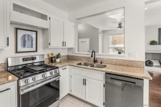 Photo #6: 260008560 Listing 