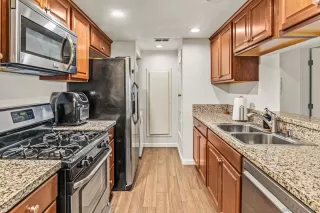 Photo #2: 260008574 Listing 