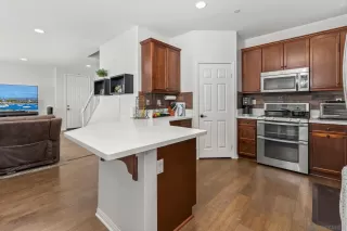 Photo #4: 260008576 Listing 