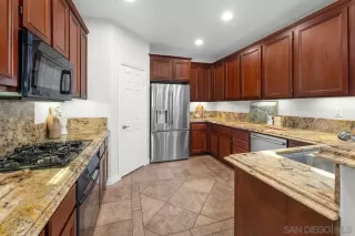 Photo #6: 260008621 Listing