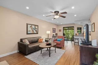 Photo #2: 260008637 Listing 