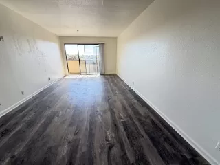 Photo #5: 260008643 Listing