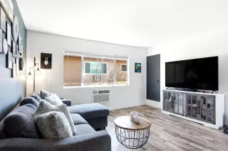 Photo #1: 260008797 Listing 