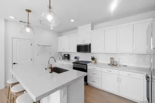 Photo #2: 260008840 Listing