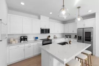 Photo #3: 260008840 Listing