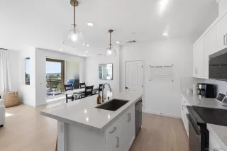 Photo #4: 260008840 Listing